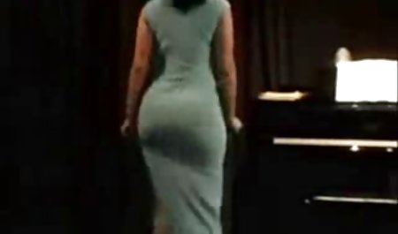 Subur milf Selena langit memberikan Oral seks bokep semi mother untuk yang beruntung geek