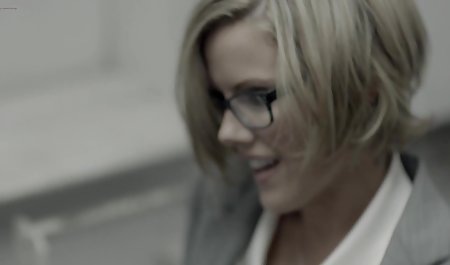 Nenek menggedor bokep semi crot di black cock